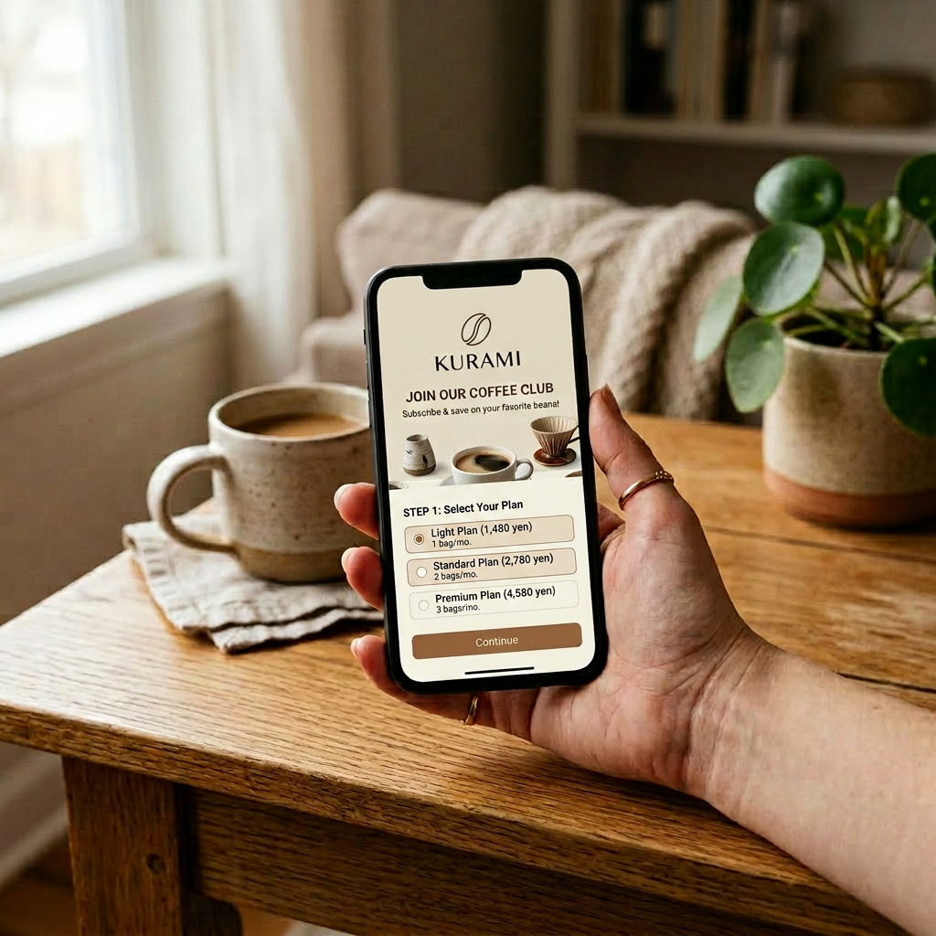 スマホでコーヒーサブスクの申込画面を見ている手元
